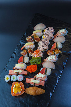 日本寿司拼盘