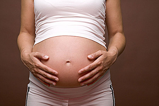 女人,怀孕,接触,肚子,特写,序列,20-30岁,孕妇肚,感觉,爱抚,身体,自然纯朴,满意,期待,母亲,幸运,孩子,愿望,计划