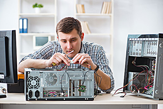 年轻,技术人员,修理,电脑,工作间