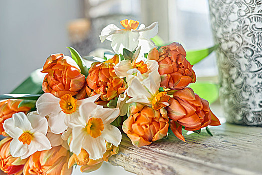 花束,郁金香,水仙花,窗台,花瓶