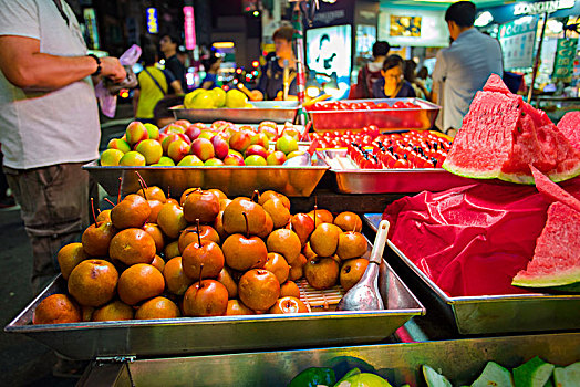 台湾美食,基隆庙口,观光夜市美食街,水果摊贩