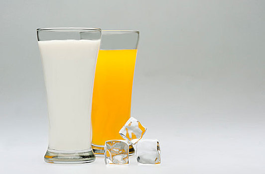牛奶和橙汁