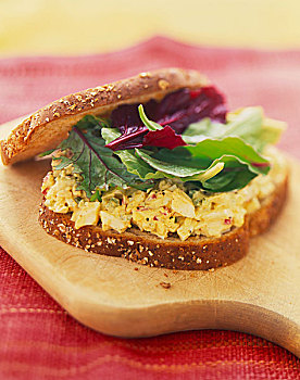 鸡蛋沙拉,三明治,绿色,全麦面包,面包,案板