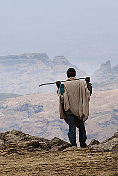 埃塞俄比亚,男人,风景,后视图,拿着,棍,肩扛,看,塞米恩国家公园