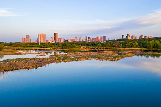 哈尔滨松花江北岸城市风光