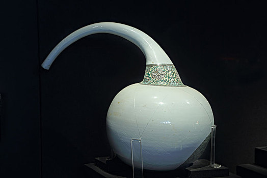 清代,康熙,素三彩茄式壶,故宫博物院藏