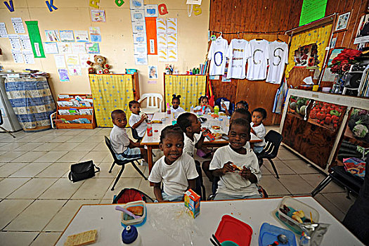 dominica,roseau,preschool,ccf,children,having,lunch,in,classroom