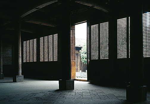 安徽岩寺宝纶阁内景