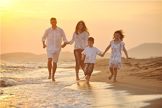高兴,年轻家庭,开心,海滩,日落