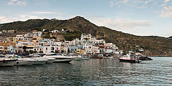 船,码头,沿岸城镇,伊斯基亚,岛屿,坎帕尼亚区,意大利