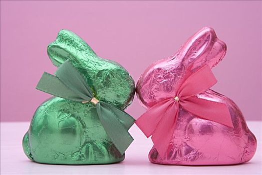 两个,复活节巧克力兔,吻