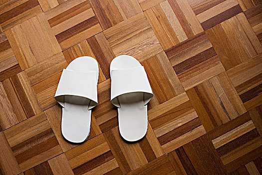 白色,拖鞋,木地板
