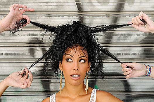 头像,年轻,黑人女性,非洲发型,城市,背景,四个,手,玩,头发