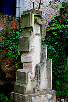 重庆市开县盛山公园中十二生肖雕刻中的蛇属象