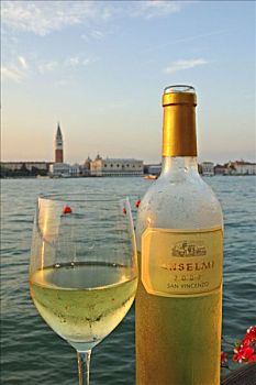 葡萄酒杯,靠近,瓶子,威尼斯,意大利,特写