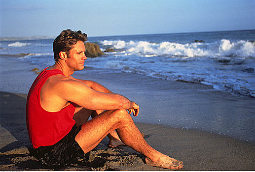 男人,坐,海滩