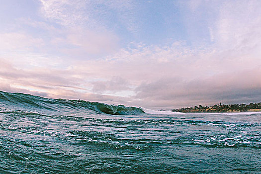 远景,冲浪,海浪,靠近,海岸,因西尼塔斯,加利福尼亚,美国