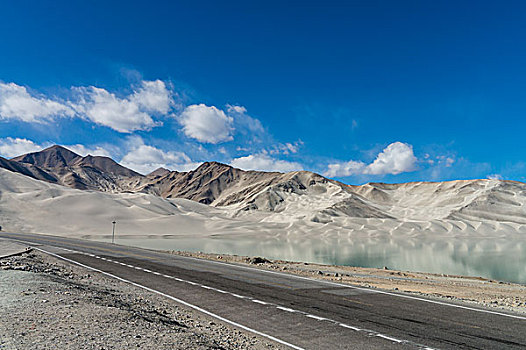 汽车广告背景,高原,山川,雪山,公路