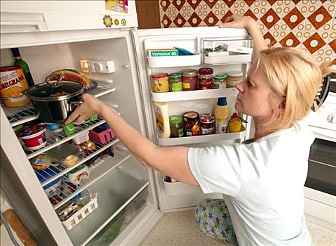 女人,放,食物,电冰箱,厨房