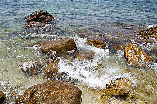 海岸线的岩石