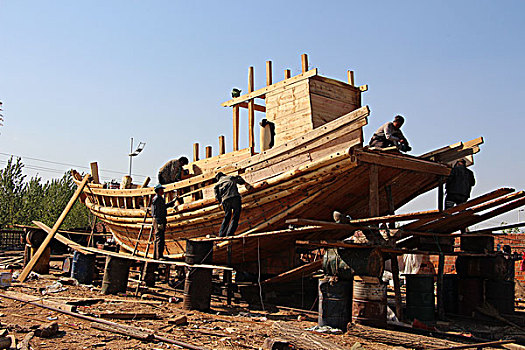 打造新的木质渔船