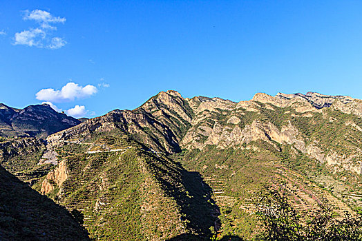 爨底下村群山