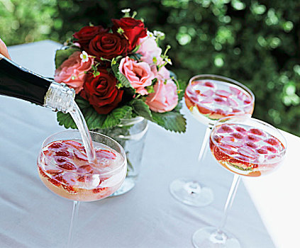香槟,汽酒,倒出,玻璃杯,草莓