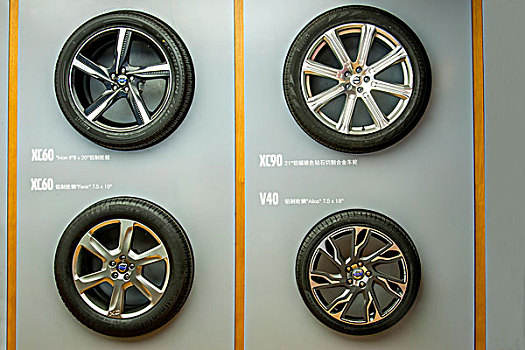 2017重庆汽车展展示的轿车轮毂轮胎