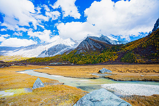 稻城亚丁秋色,秋季风光,高原雪山摄影,四川,甘孜州,秋天风景,自然风光摄影,仙乃日,央迈勇,夏诺多吉,三大神山,2020年