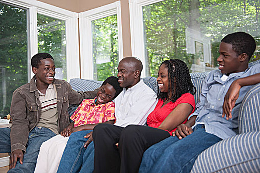 高兴,美国黑人,家庭,一起,沙发