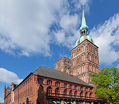 市政厅,教堂,施特拉尔松,梅克伦堡前波莫瑞州,德国,欧洲