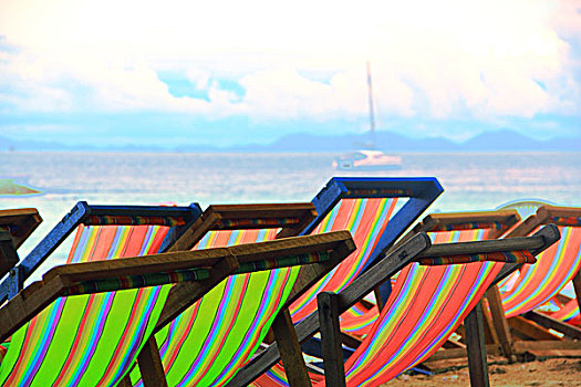 泰国沙滩上的躺椅