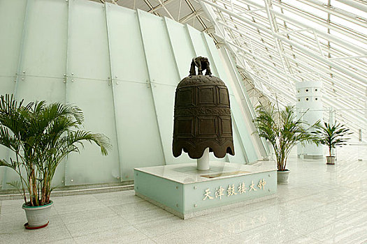 天津历史博物馆内的天津鼓楼大钟