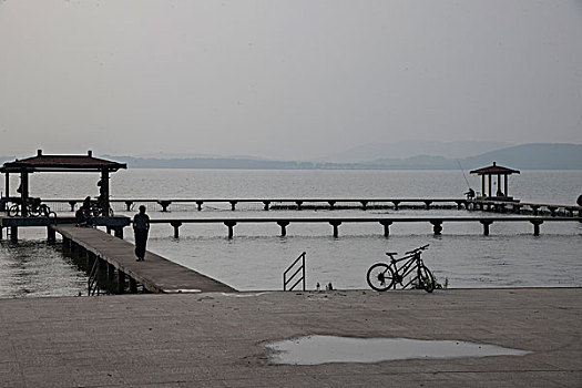 武汉东湖湖边