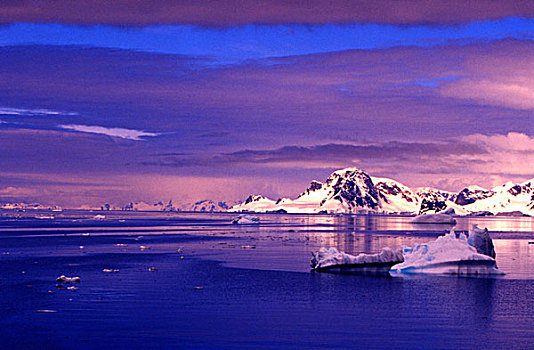 雷麦瑞海峡,南极,冰山