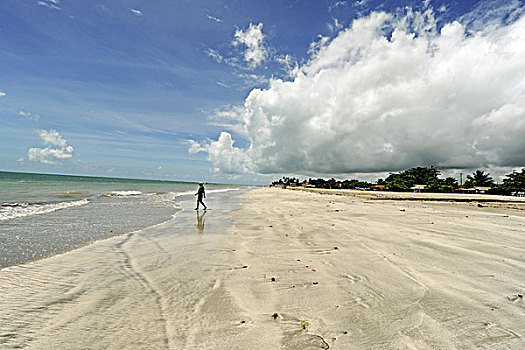 brazil,pernambuco,ilha,de,itamaraca,dramatic,white,sand,beach,of,jaguaribe