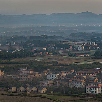 小镇晨景