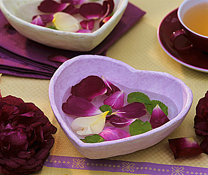 桌饰,玫瑰花瓣,心形,碗
