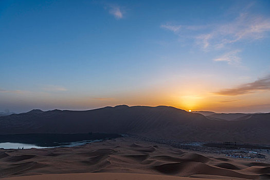巴丹吉林沙漠日落