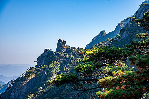 江西上饶三清山西海岸群山