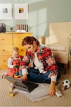 母亲,工作,笔记本电脑,幼儿