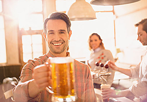 头像,微笑,男人,祝酒,啤酒大杯,酒吧