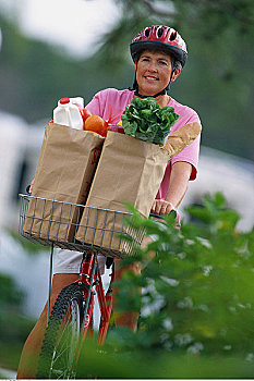 成年,女人,骑,自行车,包,食品杂货