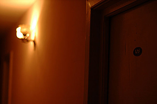 走廊,酒店,迟,夜晚,一个,钨,灯,光亮,墙壁