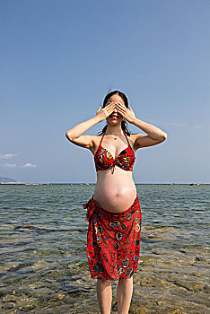 海边的孕妇