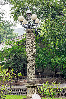 晋祠博物馆内的雕龙雕凤造型路灯