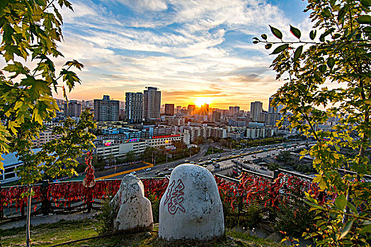 乌鲁木齐红山公园夕阳剪影