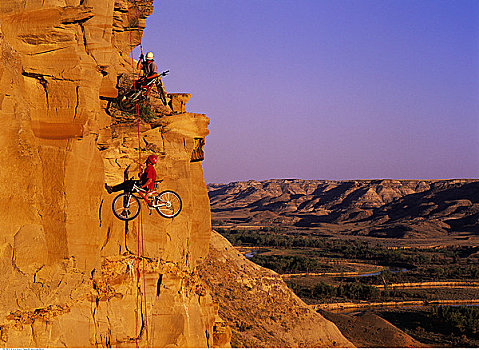 攀岩者,绳降,山地自行车,牛奶河,山谷,艾伯塔省,加拿大