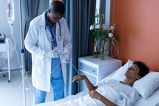 男医生,注射,女性,病患,静脉输液,病房