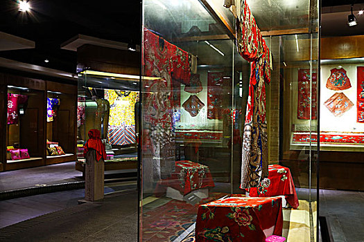 成都蜀锦博物馆,古代纺织品,刺绣龙袍